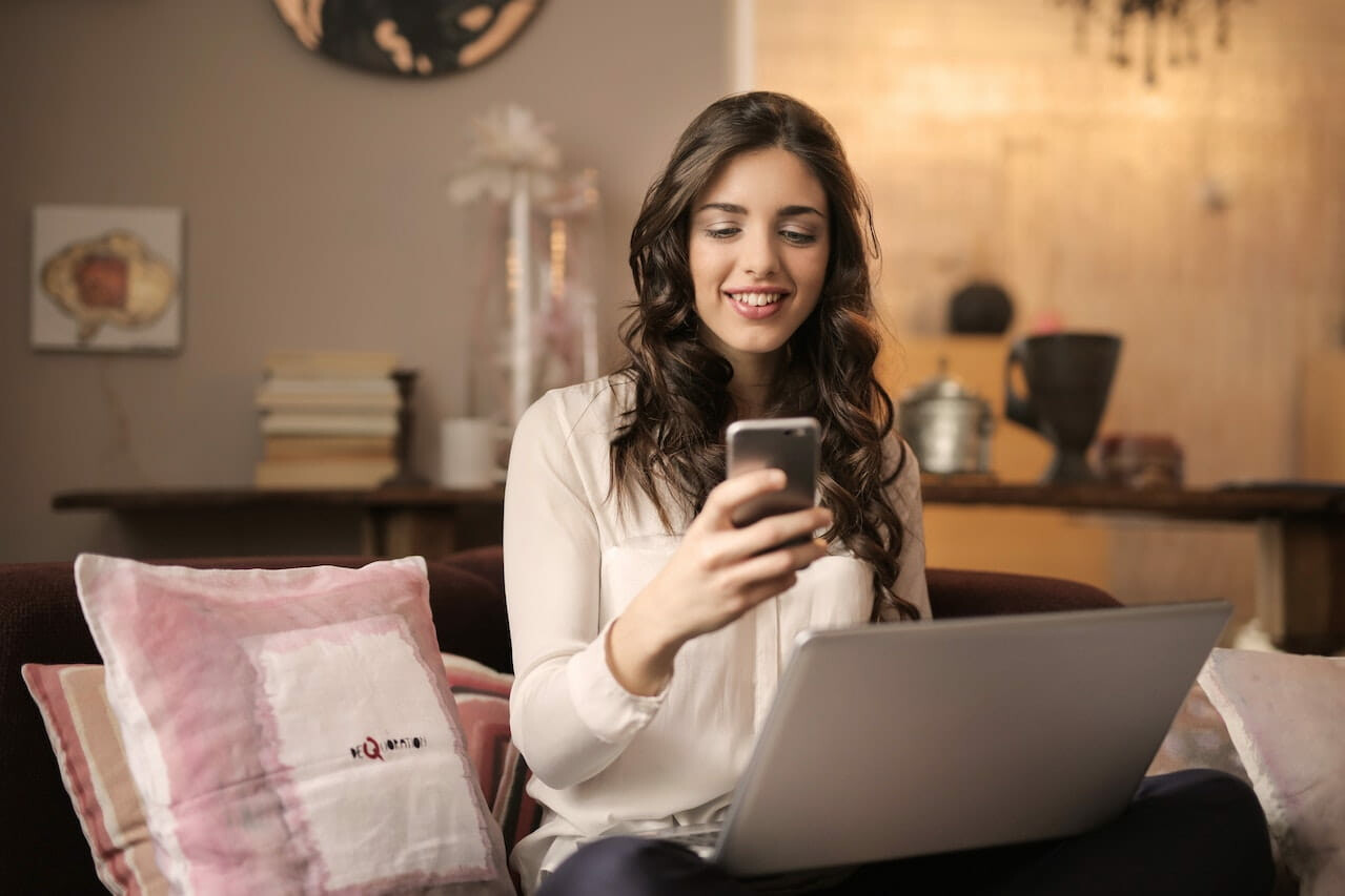 A woman applying for a mortgage from her home with the help of a mortgage broker. 