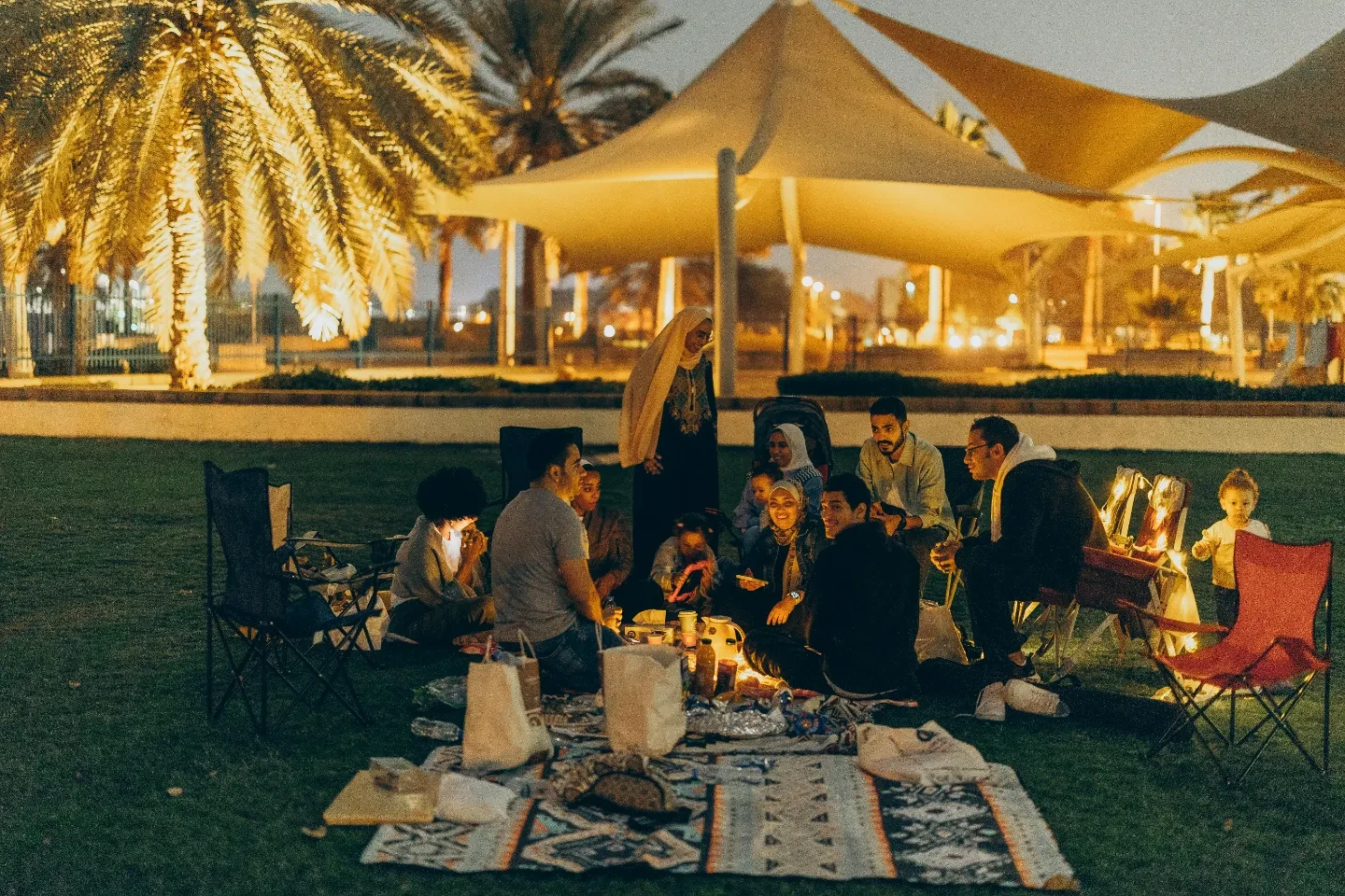 A group of people on a picnic.