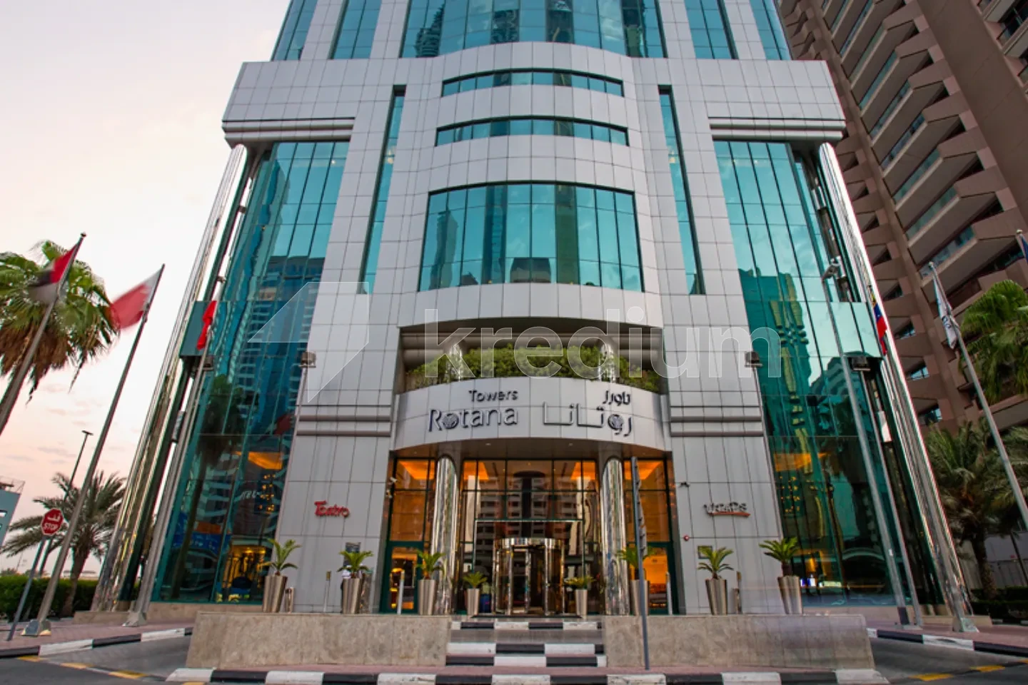 Sheikh Zayed Road: Towers Rotana Hotel