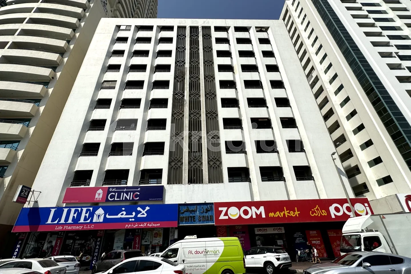 Sheikh Zayed Road: White Swan